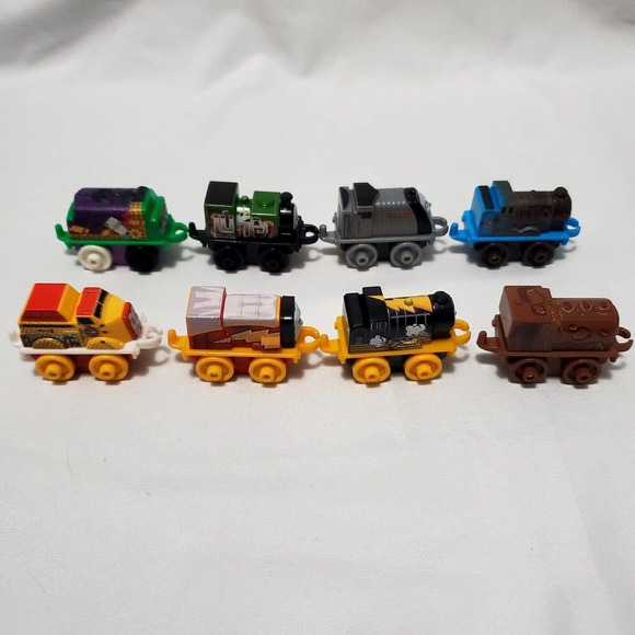 Thomas & Friends Mini DC Super Friends Lot Of 8 Trains Superheroes - Picture 3 of 5